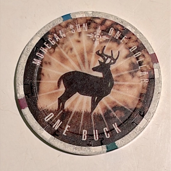 🃏🎰 TWO RETIRED UNCASHABLE MOHEGAN SUN IN UNCASVILLE, CT $1 ONE BUCK CASINO CHIP - Picture 3 of 4